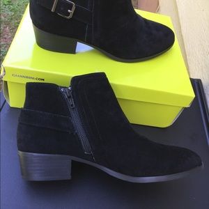 Gianni Bini Black Zipper Ankle cut Boots
